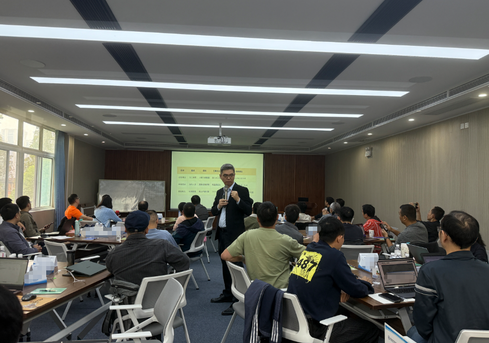 誉天教育-某头部钢铁企业携手誉天举办2025“AI驱动”专项内训.png