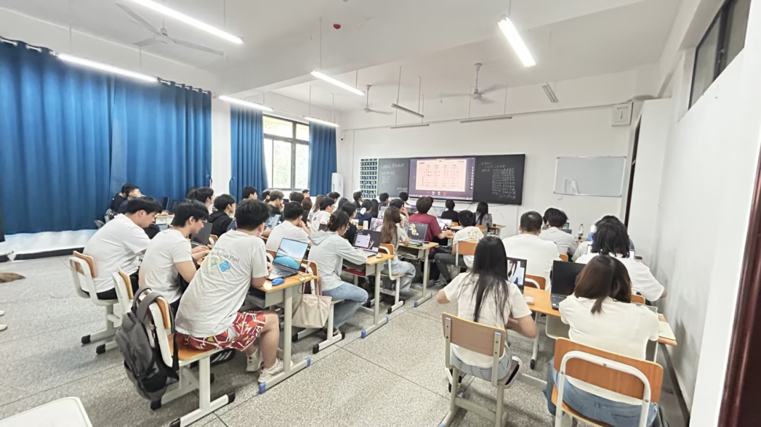 誉天教育-武汉誉天与湖北职院1300+学生鸿蒙技术普及活动纪实.png